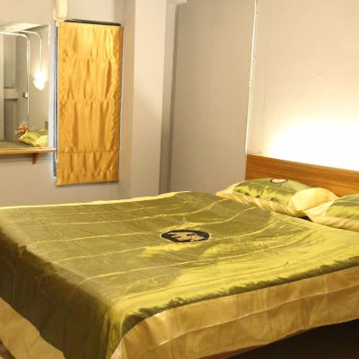 ห้องดีลักซ์ เตียงควีน รหัสโปรโมชั่น ดับเบิลยู โฮสเทล