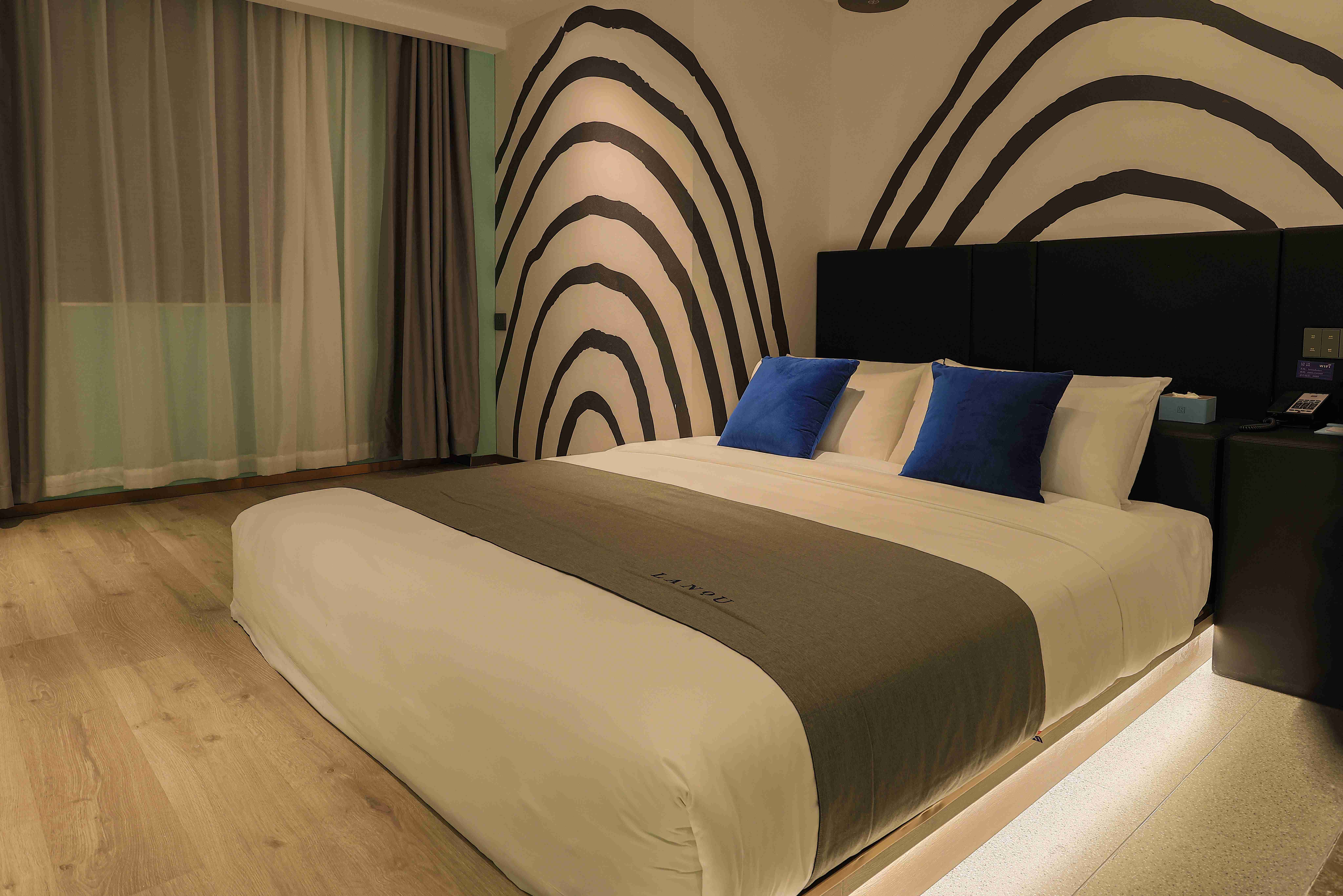 影音巨幕房（全屋智能语音控制+幕布投影）