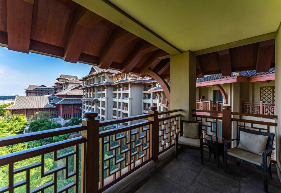 奢麗海景大床房-高樓層丨觀瓊州海峽·浪涌云舒