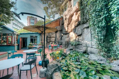 KUN MING UPLAND INTERNATIONAL YOUTH  HOSTEL Отели в г. 