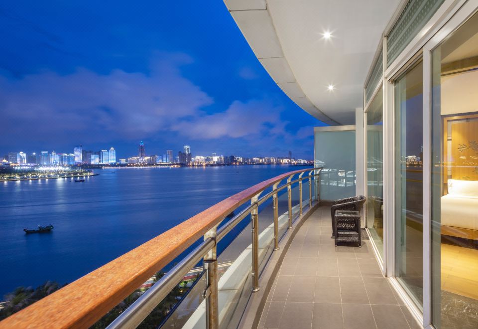 雙臥海景套房|陽臺|廚房【世紀大橋勝景】