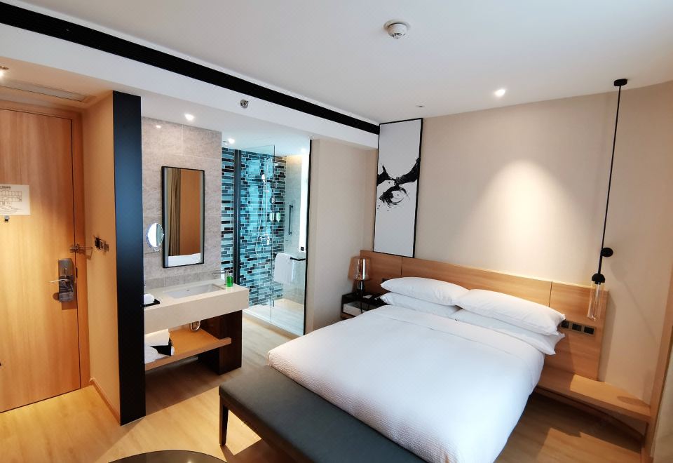 Fairfield by Marriott Shanghai Pudong CentralStandard Queen Room