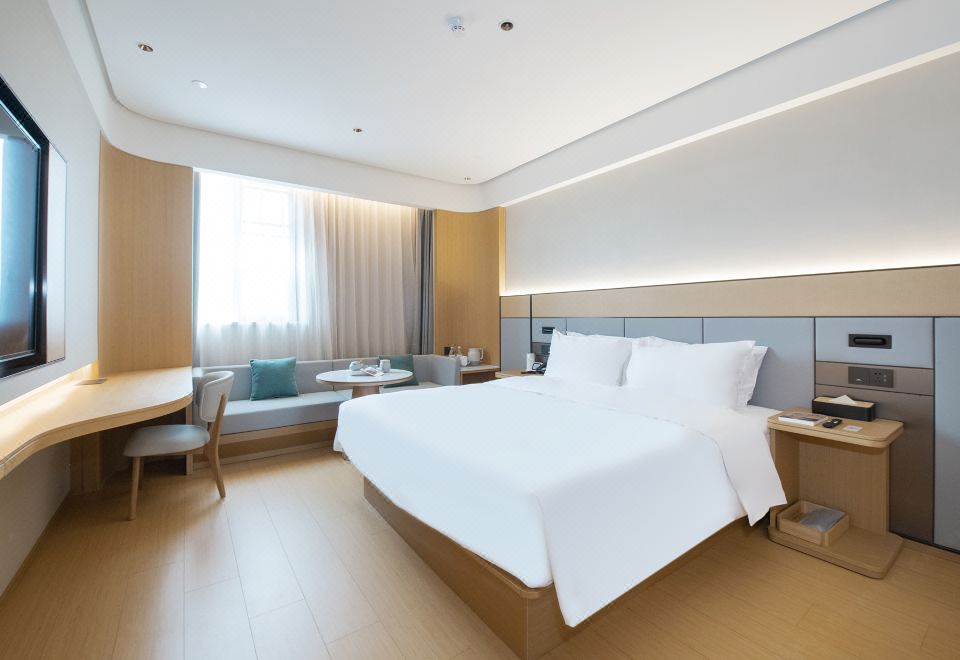 高级大床房[小冰箱+65寸智能电视可投屏]