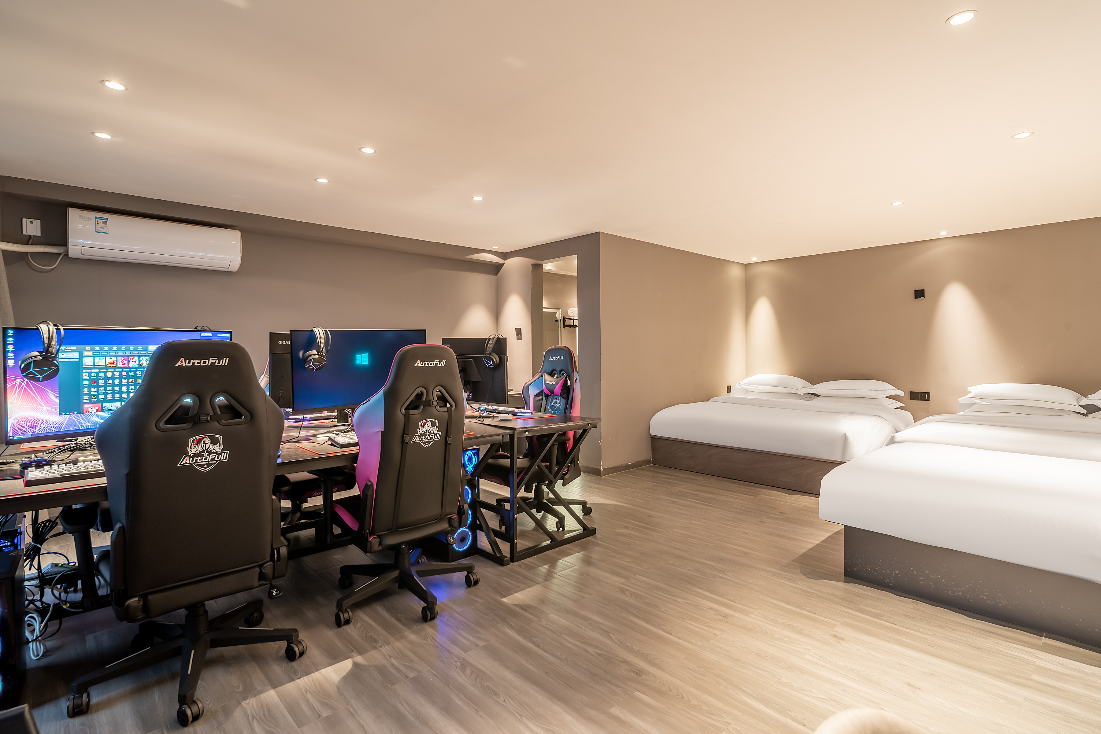 开黑五人间-[5台电脑+RTX3060显卡+i5-10700F处理器+16G内存+2K曲面屏+机械键鼠]+桌子