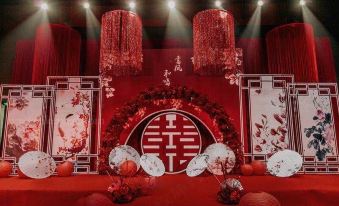 The new Chinese wedding stage decoration is suitable for both Chinese and Japanese individuals at Ramada by Wyndham Heze