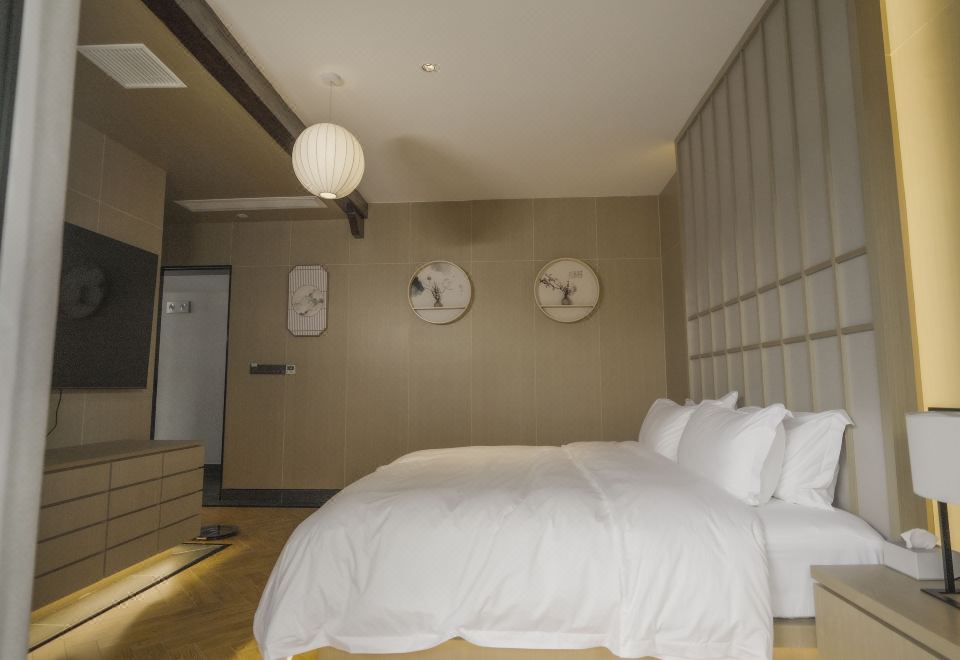 Smart Garden Double Bed Room With Outdoor SPA Pool, Derucci Mattress, And Smart Toilet