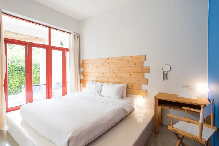 ห้องดีลักซ์ เตียงใหญ่ พร้อมวิวสวน