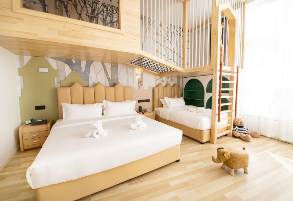 Beijing Placid Lake Resort HotelCastle Themed Room