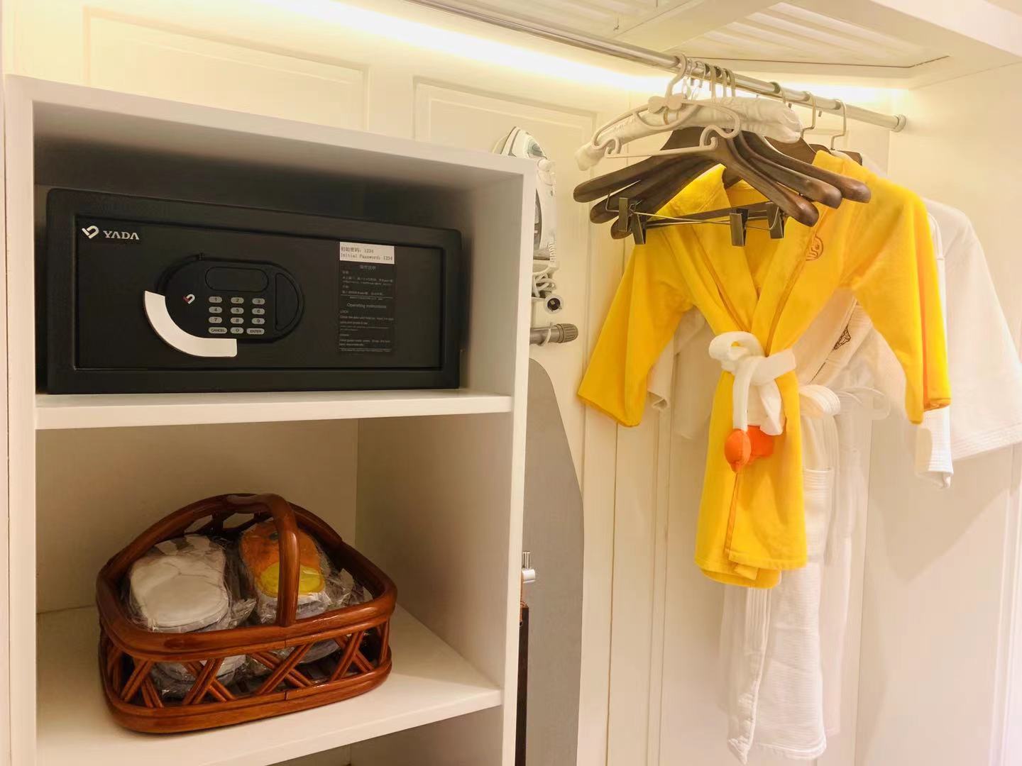 B-DUCK黄鸭亲子家庭套房（享大客厅，黄鸭玩偶陪伴）