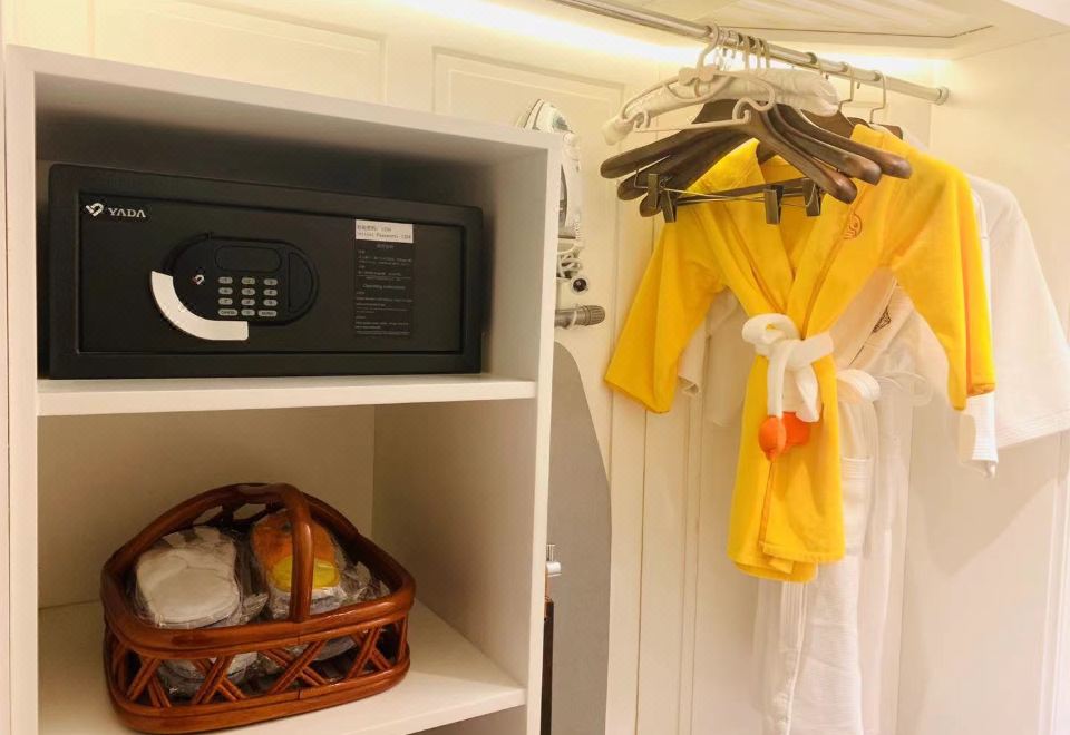 B-DUCK黄鸭亲子家庭套房（享大客厅，黄鸭玩偶陪伴）