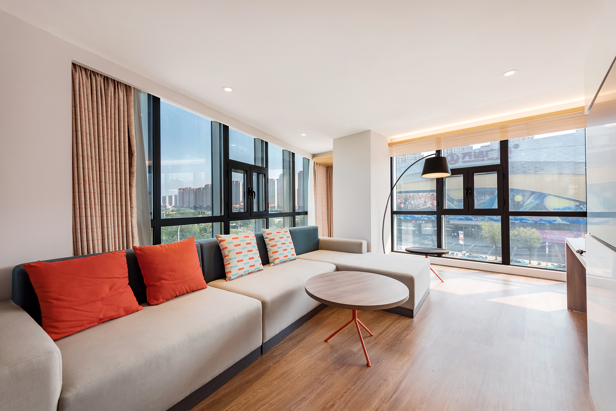 智選商務套房（旋轉電視+全景落地窗）