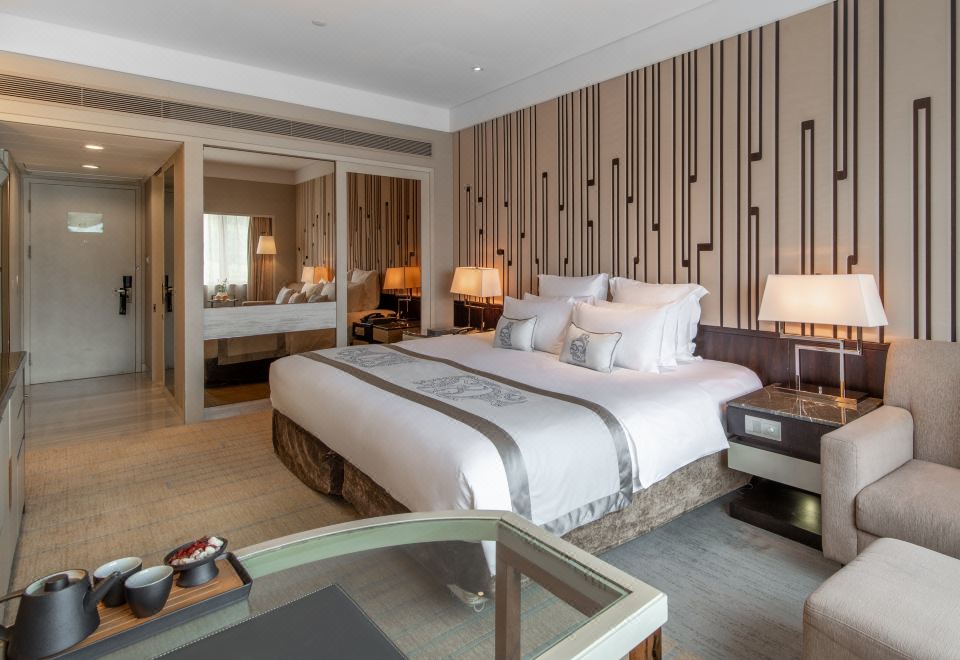 Grand Pacific HotelFamily Room (King Bed)