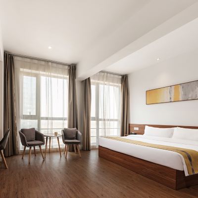 豪華大床房（超大空間+視野開闊） OVU國際服務公寓飯店（合肥濱湖會展中心中央公園店）優惠