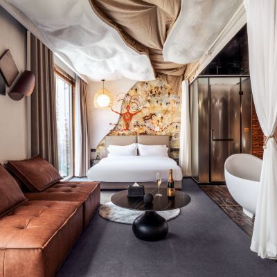 佤族|奢享浴缸陽台豪華大床房 昆明阿迷·藝宿優惠