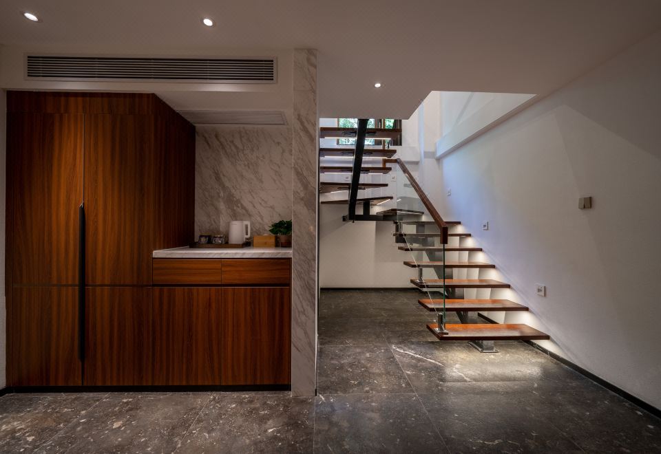 Floral Hotel·Yinlu hotel  (Huitong Ancient Village Shop, Tangjiawan Town, Zhuhai)Pinming Ge Loft Suite With Separate Living Room