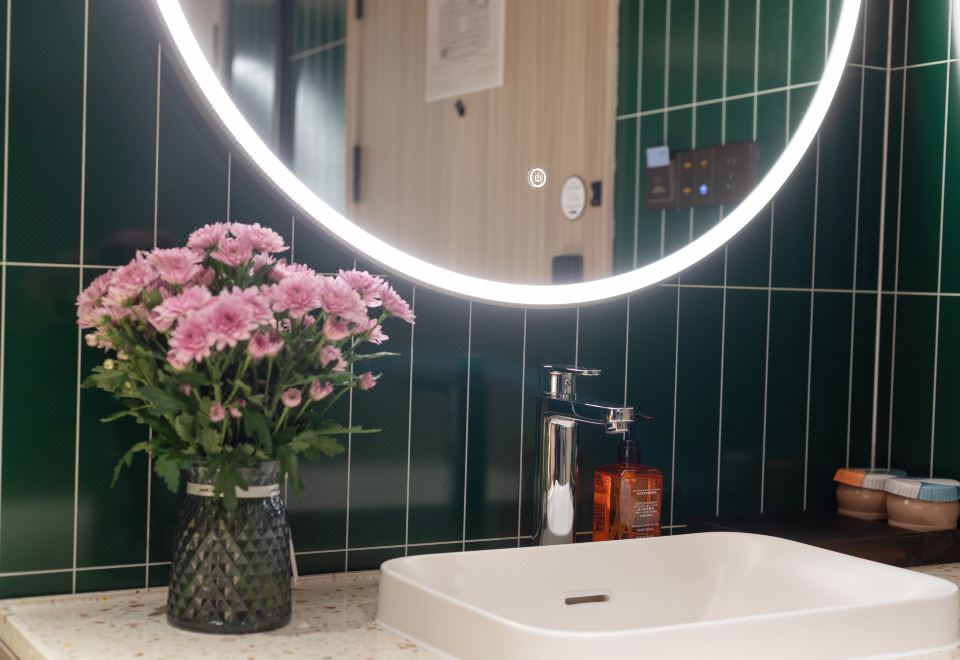 高级大床房（智能客控+电视投屏+小冰箱+智能马桶）