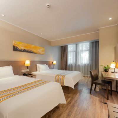 家庭房 嘉虹飯店（上海浦東機場川沙地鐵站店）優惠