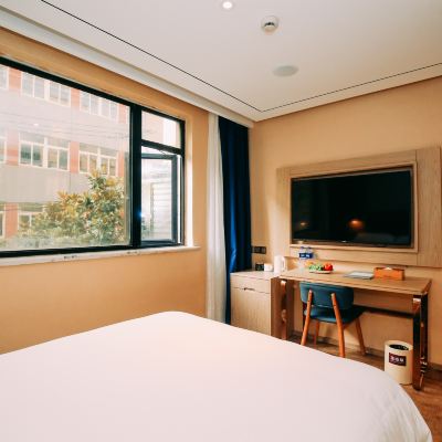 智能大床房（55寸智能電視+舒適床品） 唯庭飯店（上海金橋店）優惠
