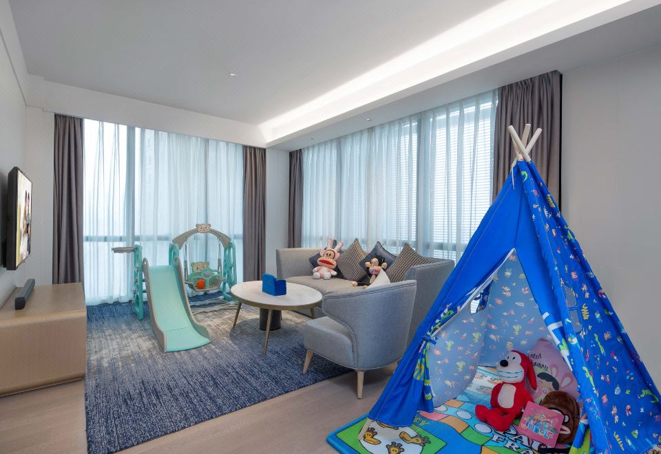 Ascott Raffles City ChongqingOne-Bedroom Deluxe Paul Frank Family Theme Suite