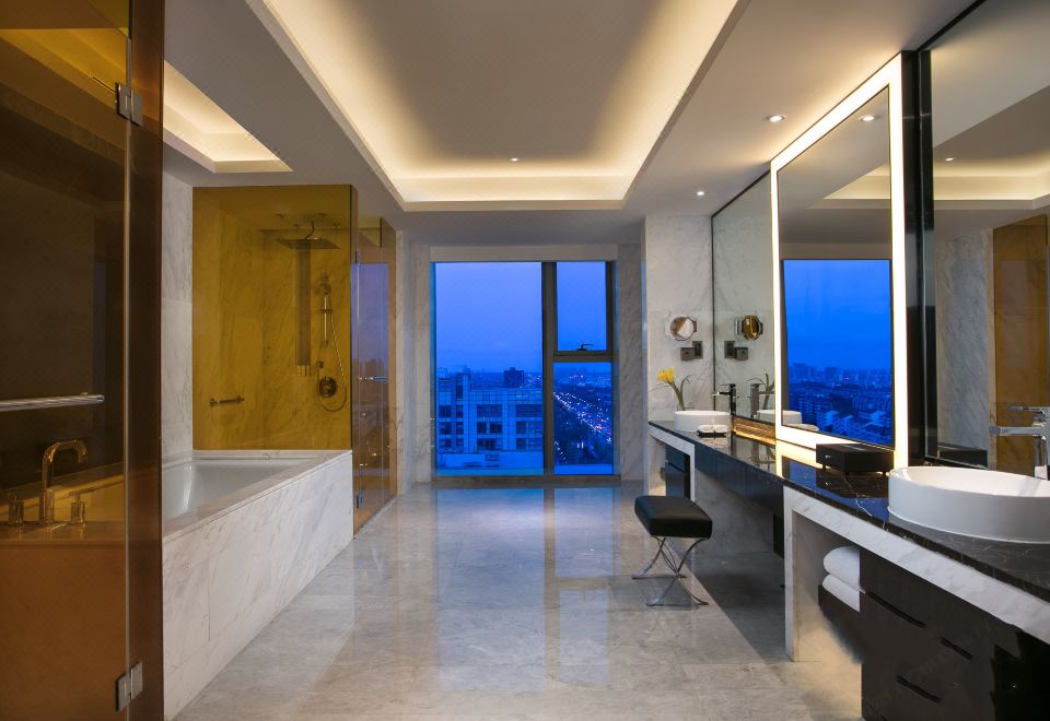 Radisson Blu Shanghai Pudong JinqiaoPresidential Suite