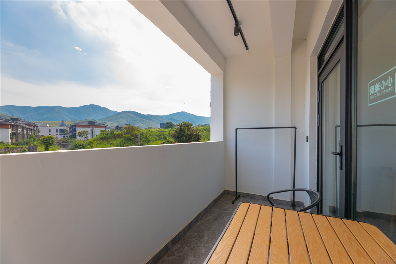 山景阳台双床房