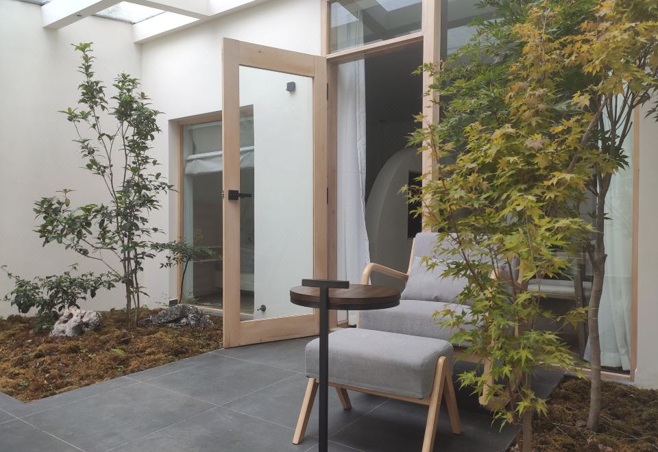 Leon Yu Mu Zhi Ye Designer Homestay (Dukezong Ancient City Store)Private｜ Courtyard Twin Room (Air Conditioning + Oxygen Supply + Independent Small Courtyard + Humidifier)