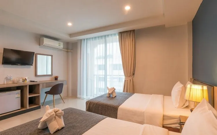 ห้องดีลักซ์ เตียงแฝด พร้อมระเบียง