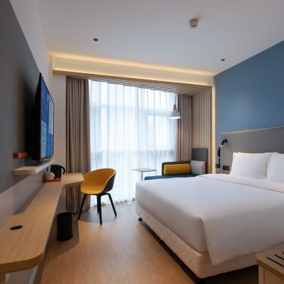 高級房大床·更大面積【金可兒零壓床墊-休閒沙發】 深圳北站智選假日飯店優惠