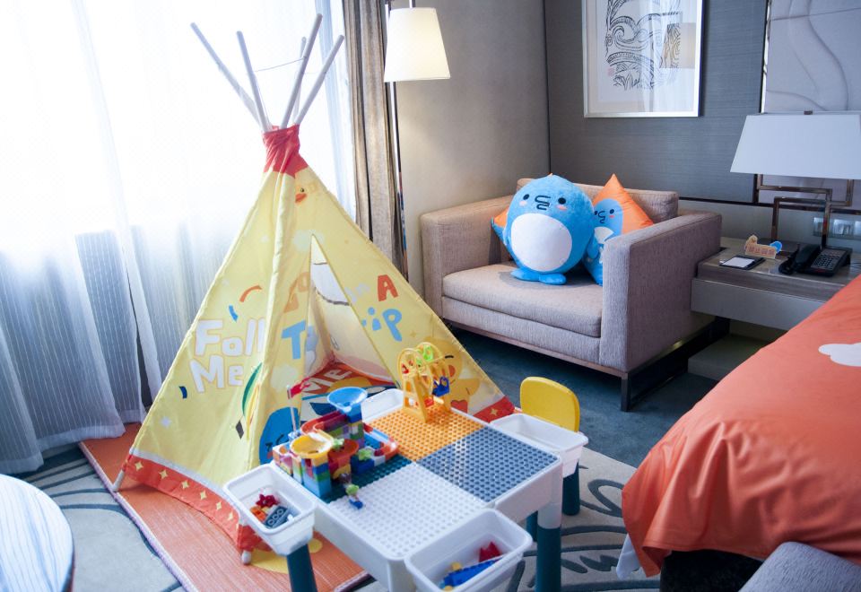 Grand Pacific HotelB.Duck Family Room