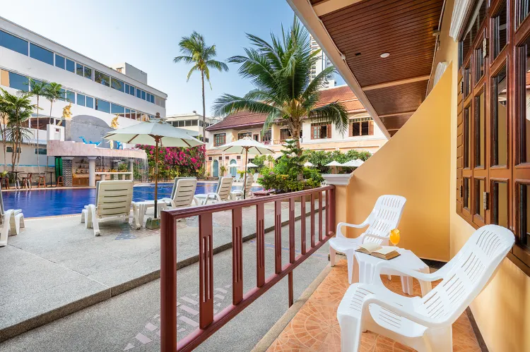 ห้องดีลักซ์ มีทางลงสระว่ายน้ำ