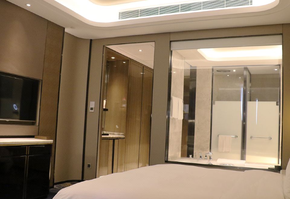 行政豪华大床房（深睡床垫+高层通透采光+加湿器）