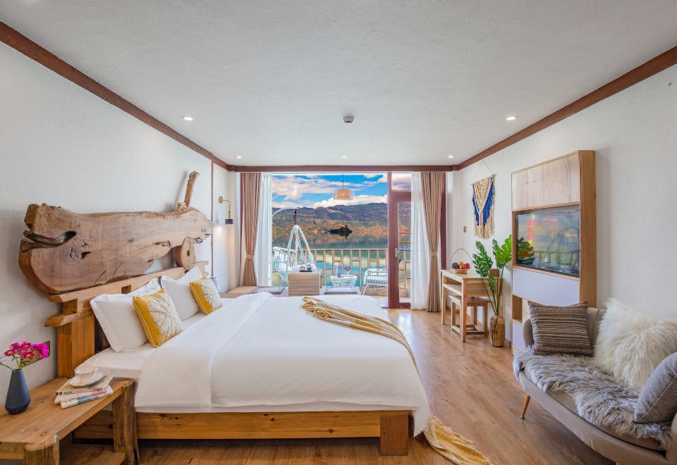 獨立陽台·180度觀湖景大床房