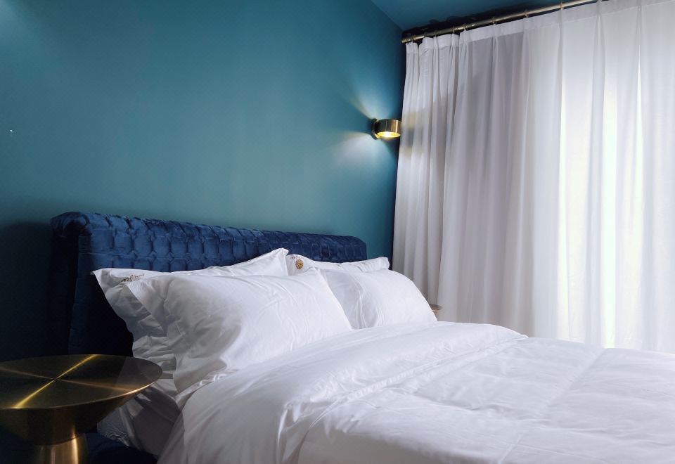 We SeeStandard Queen Room