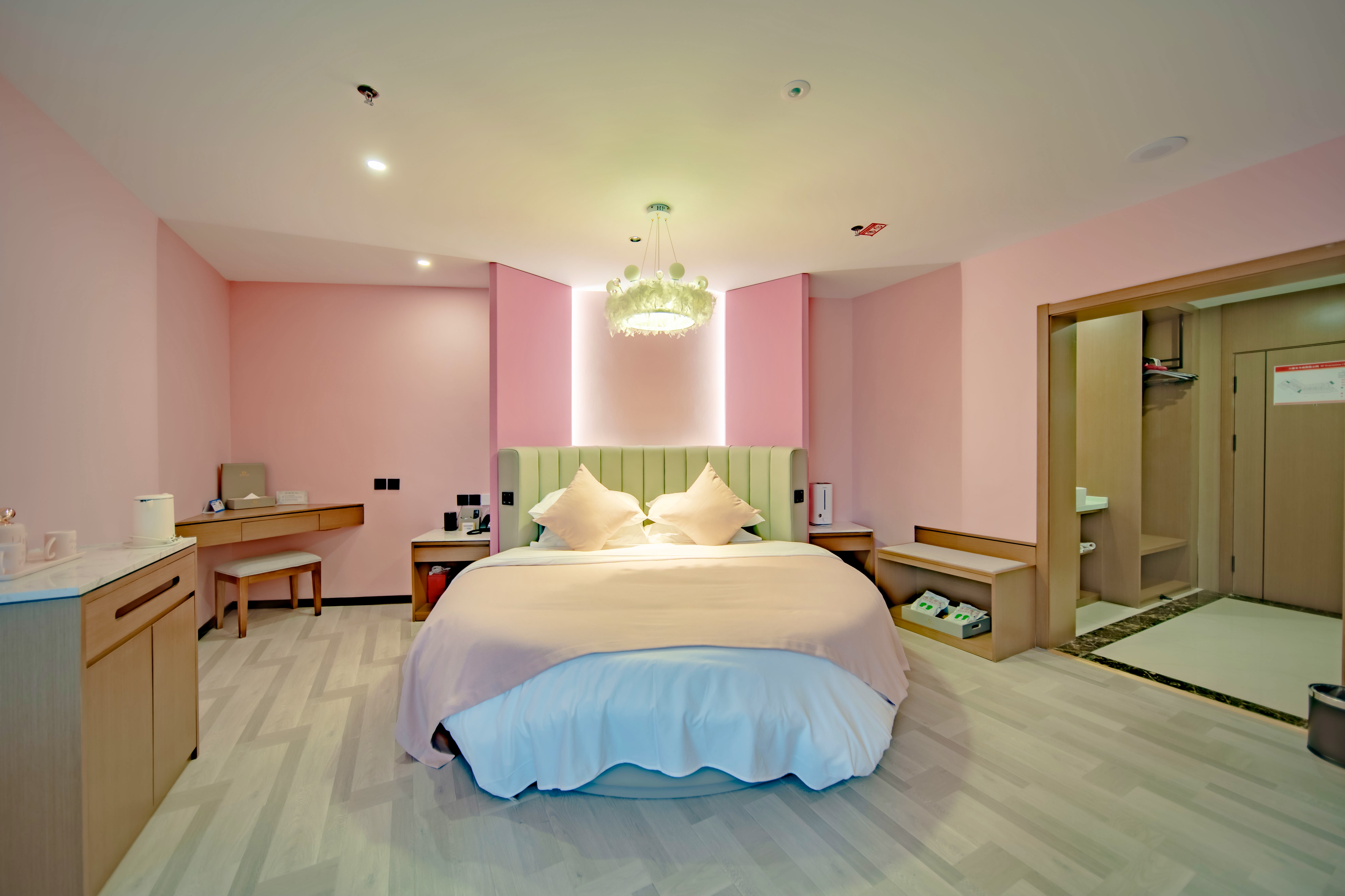 浪漫圆床房（智能语音）