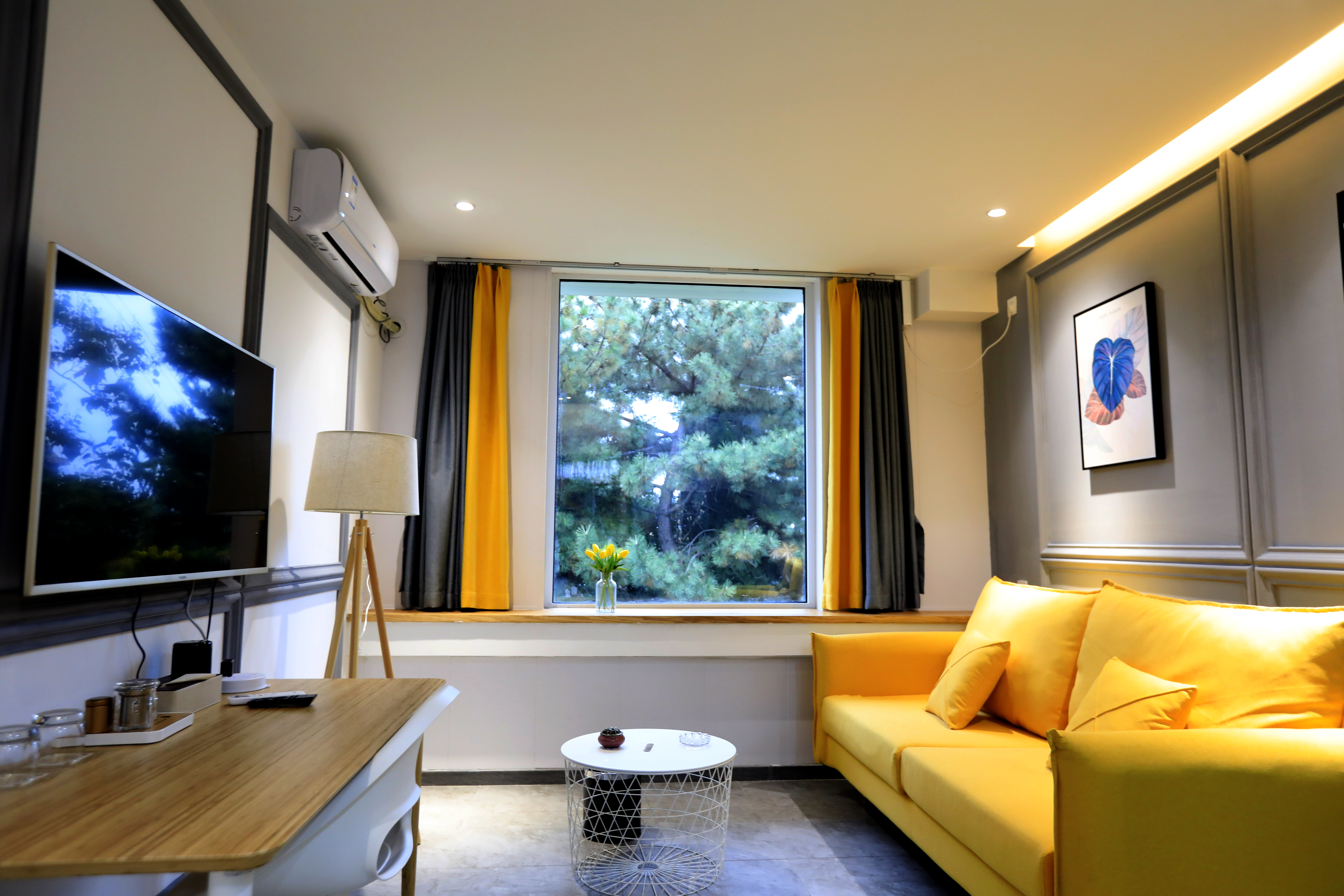 观海loft大床房（全景飘窗+独立客厅+梳化床）