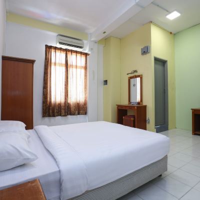 Bilik queen mewah Kupon OYO 89931 Aqamar Raxxiz Inn 1