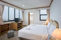 Riverine Place Hotel and Residence
