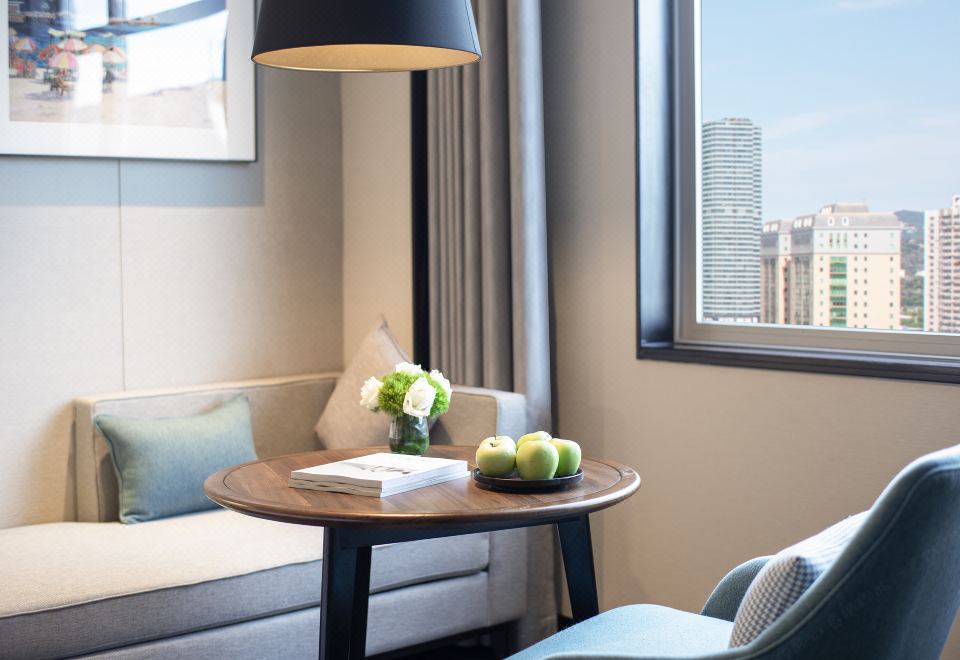 行政大床房『俯瞰城景?私享躺卧沙发?办公桌＋全身镜』