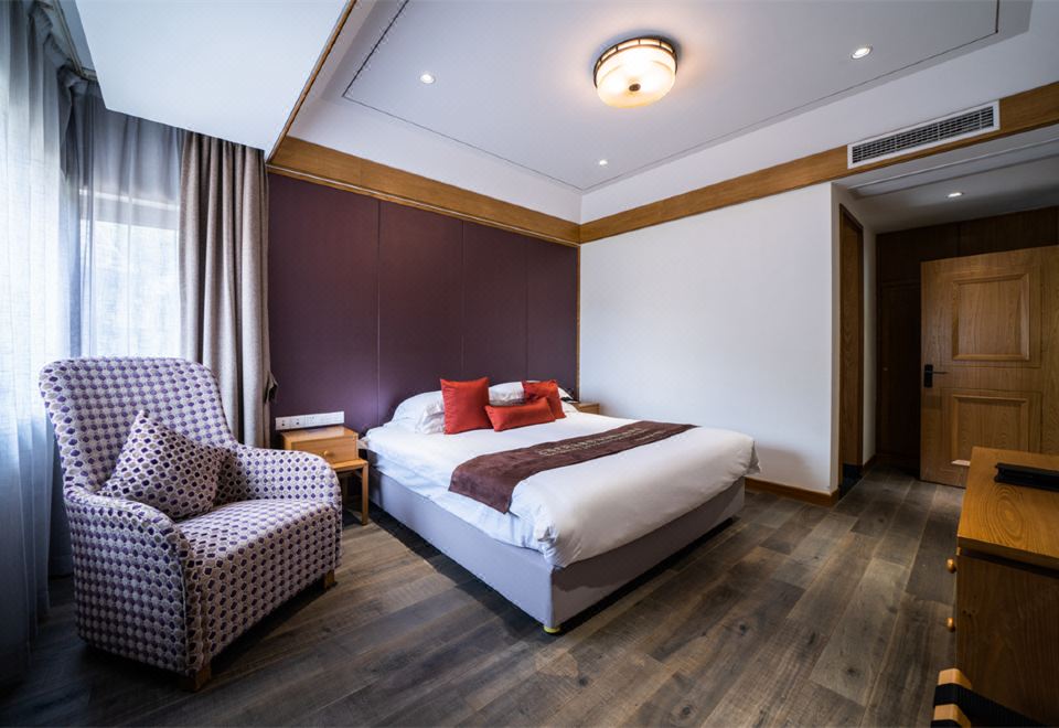 俱乐部别墅三房一厅