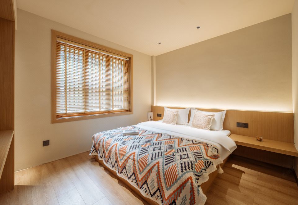 Pillow Stone King Bed Room