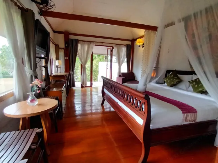 บ้านแสงเดือน