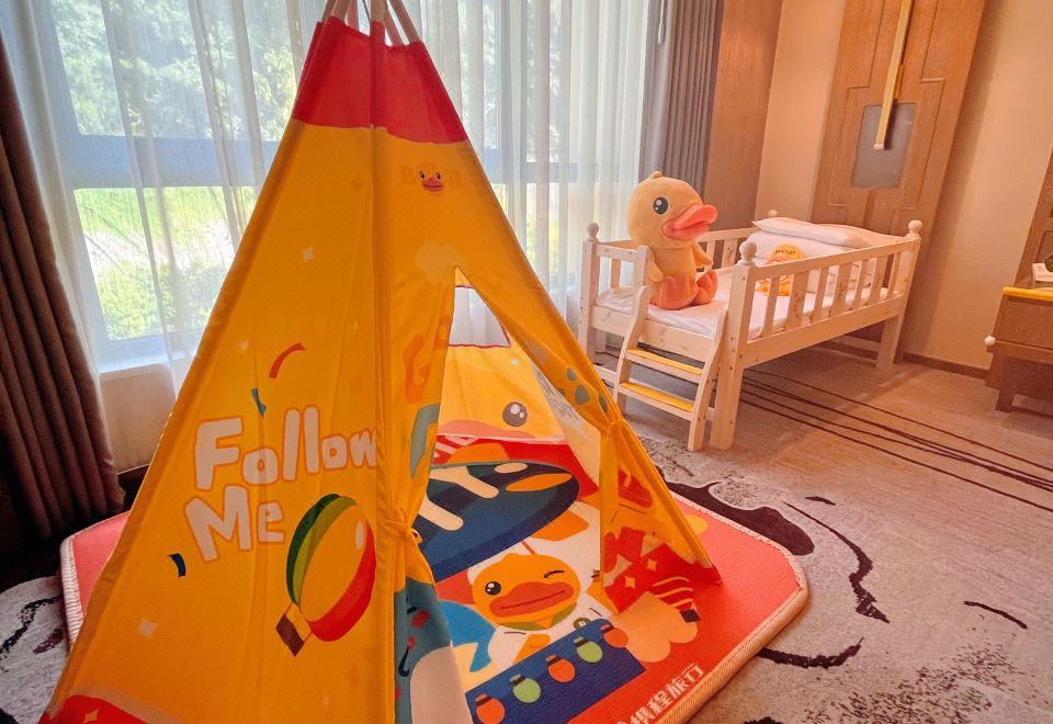 小黃鴨主題大床房