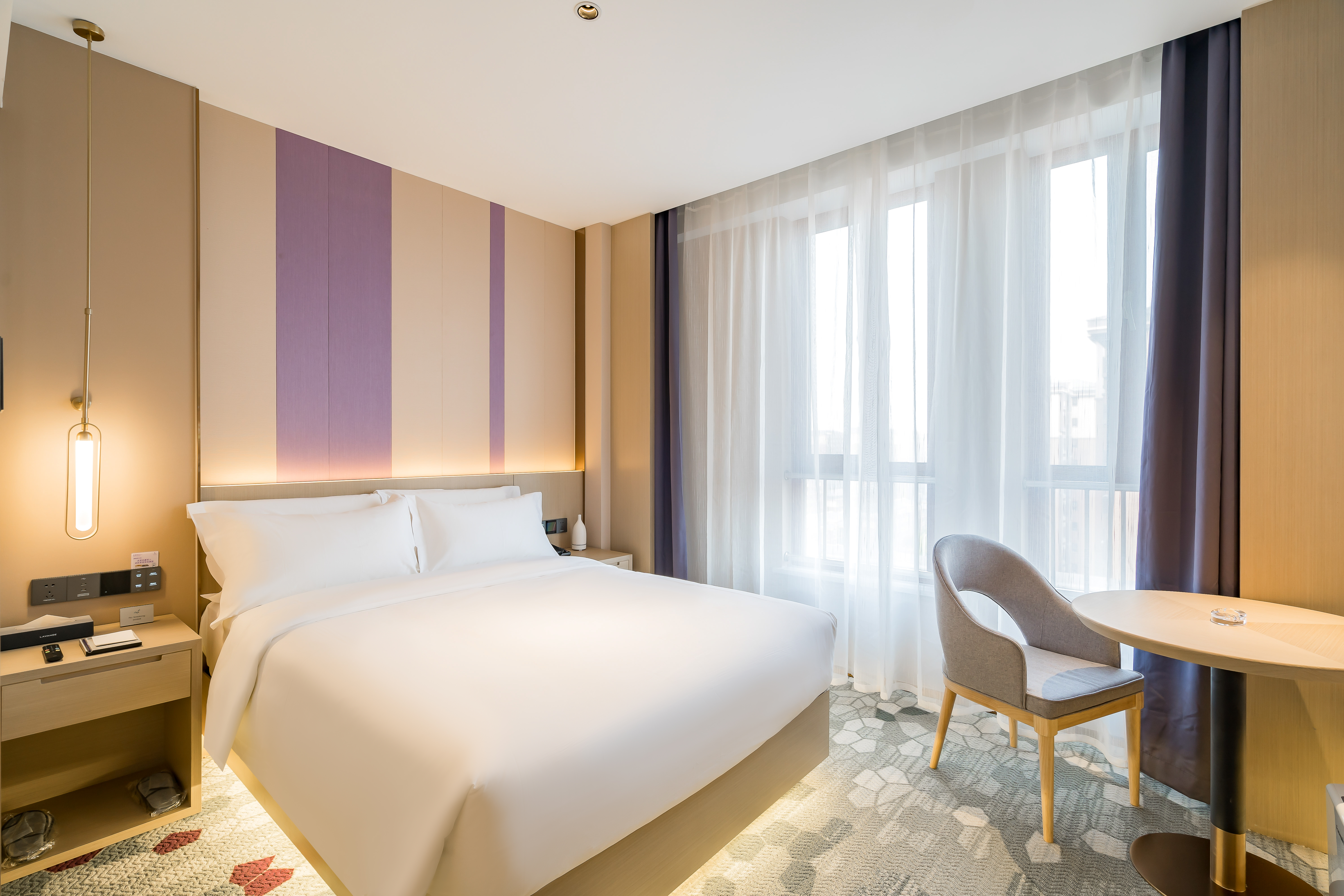 雅致大床房（香薰仪+空气净化器+智能客控）