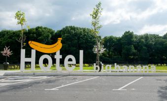 Big Banana Hotel