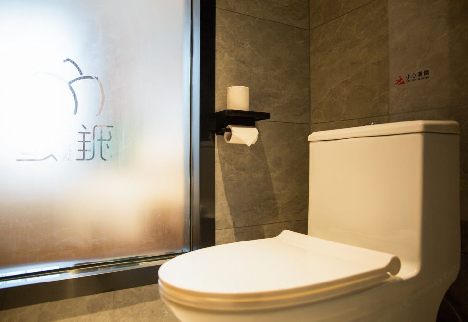 Light Luxury Queen Room