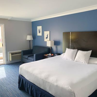 Executive King Room with Balcony The Pacific Inn Promo Code