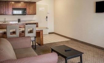 Norwood Inn & Suites Columbus