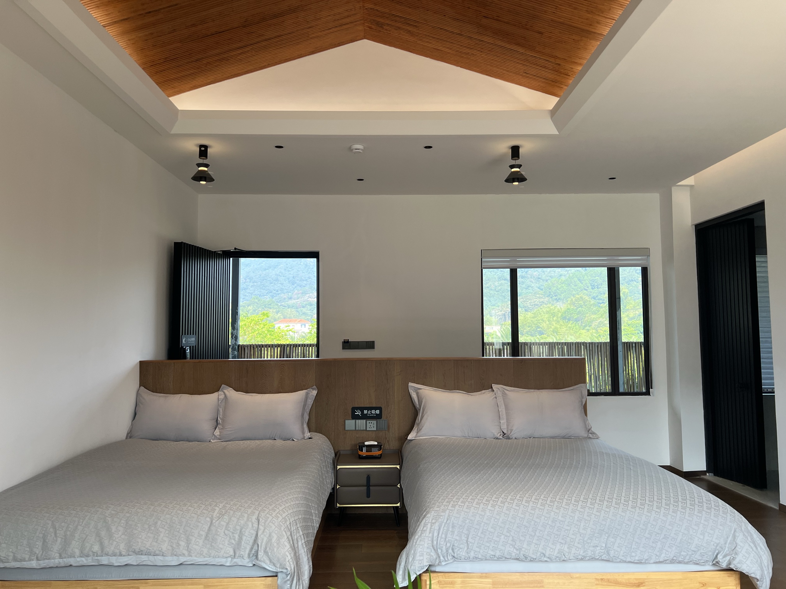 2-bed Room With Mountain View