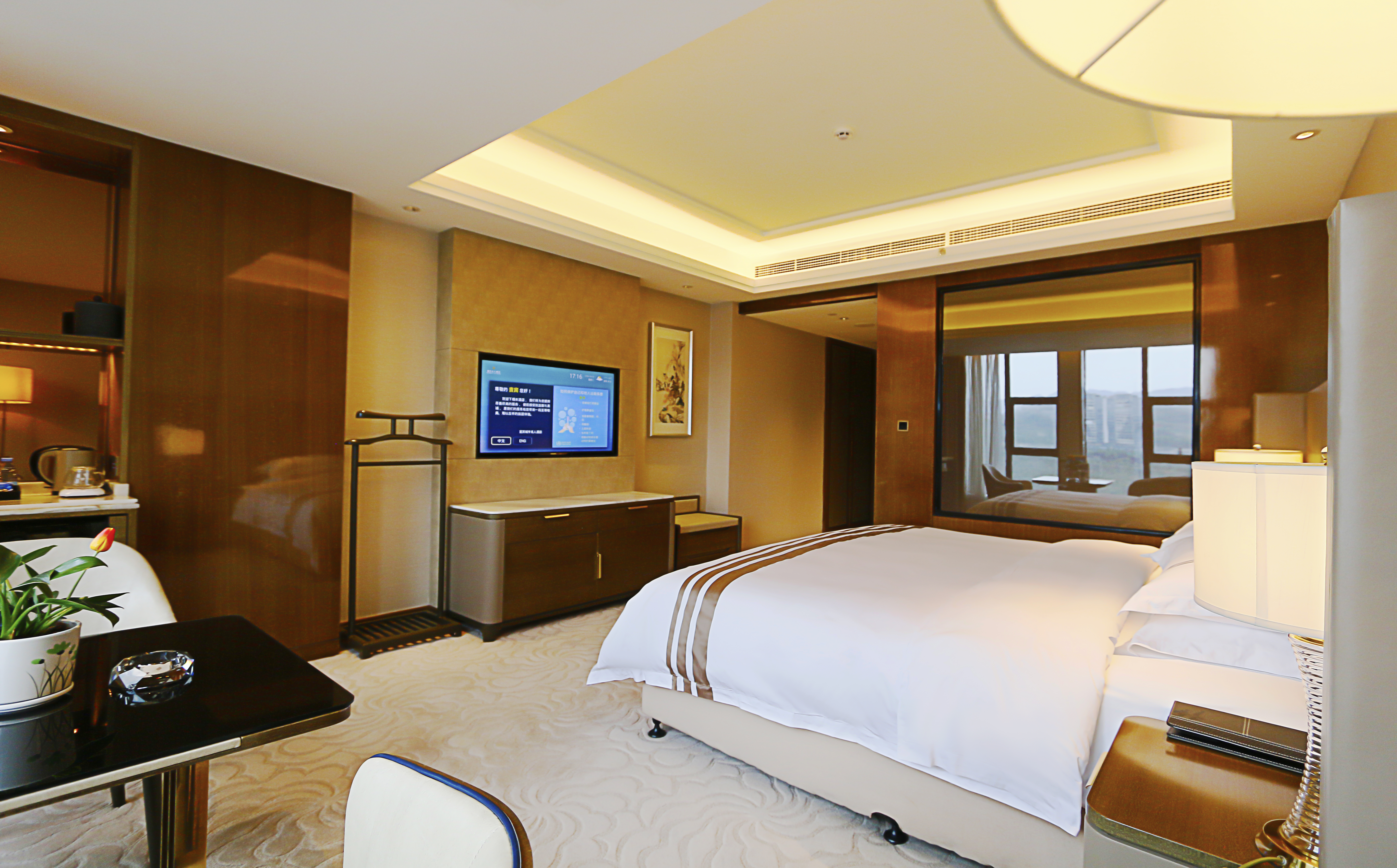 临江观景大床房