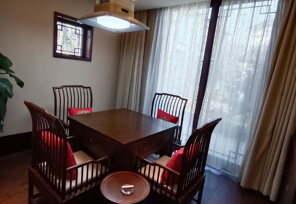 观景四居庭院房